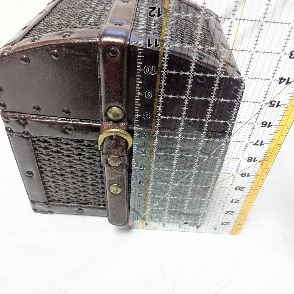 Vtg 80s Hinged Wicker Riveted Wooden Box Med 10x9x11 Dome Lid Snap Closure READ